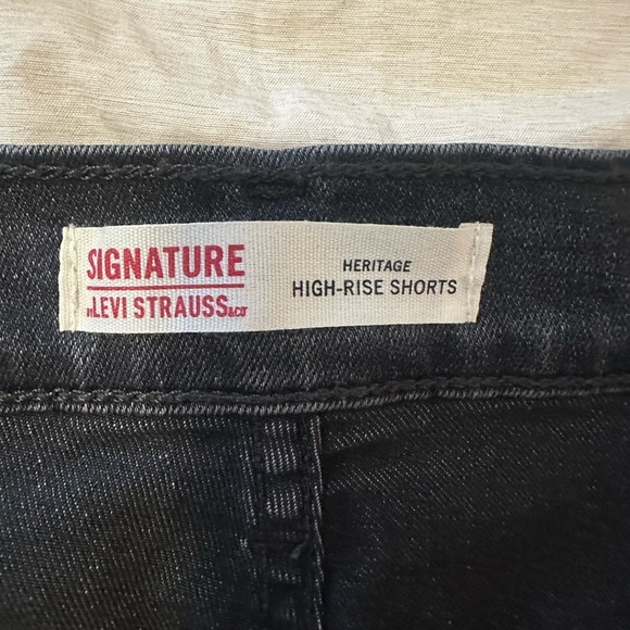 Signature by Levi Strauss Gray Jean Shorts with Frayed Hem - Picture 4 of 4